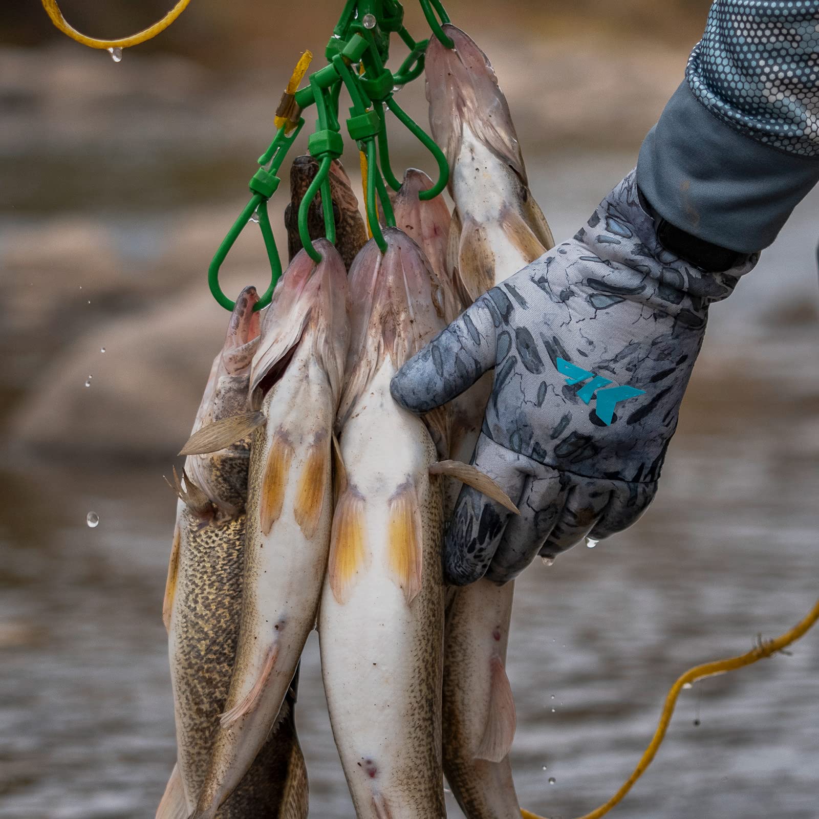 KastKing IceRiver Fishing Gloves, 100% Waterproof Gloves for Men & Women, Cold Weather Fishing & Outdoor Sports, Ideal for Ice Fishing & Winter Activities - Image 6